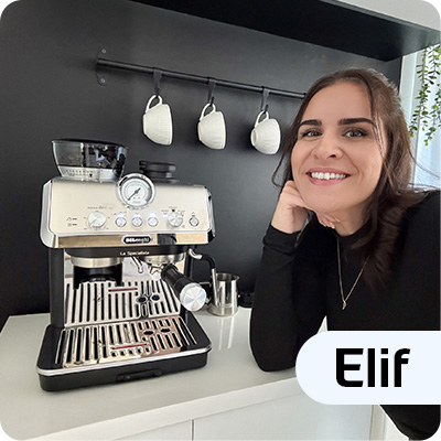 Elif mit neuer Kaffeemaschine