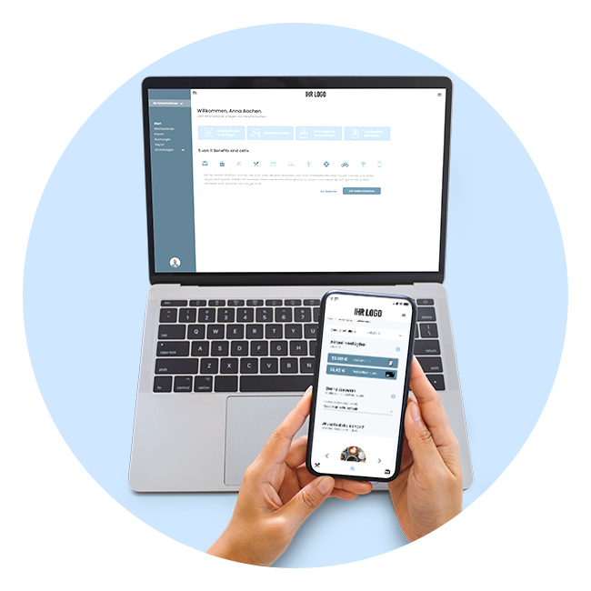 Digitale Benefit-Plattform auf einem Notebook-Display und einem Smartphone-Bildschirm
